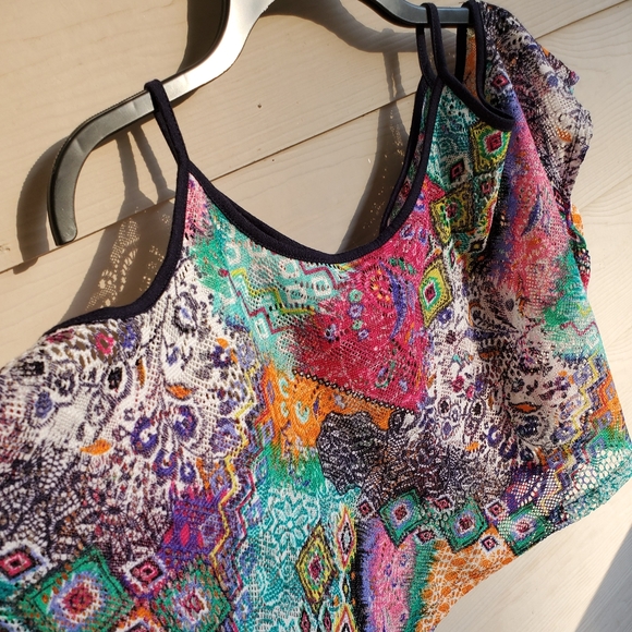 ALMOST FAMOUS Eclectic Graphic Woven Multicolored Cold-shoulder Boho Crop Top - Picture 11 of 13